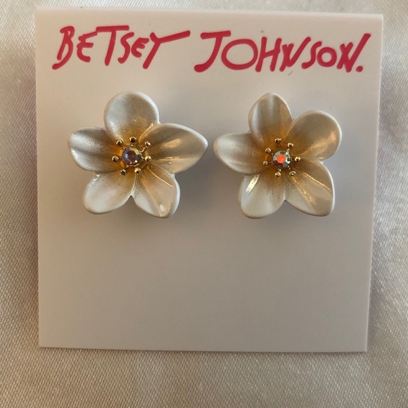 Betsey Johnson Gold Tone White Enamel Tropical Flower Stud Earrings NWT - Picture 7 of 12